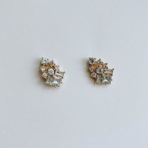 .75x.5” rhinestone cloister earrings